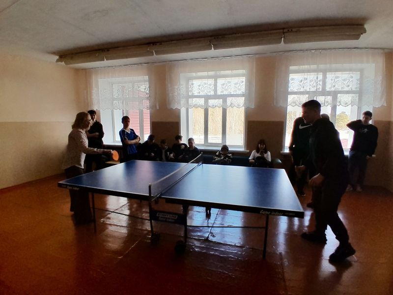 Игра в теннис в МБОУ «Б. Ключевской СОШ» пользуется большой популярностью..